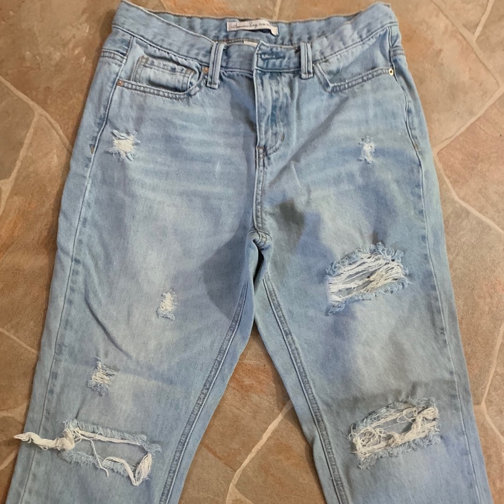 Cute, light wash ripped jeans.